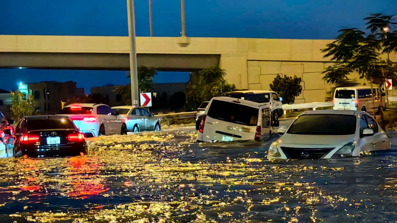 heavy rain in dubai