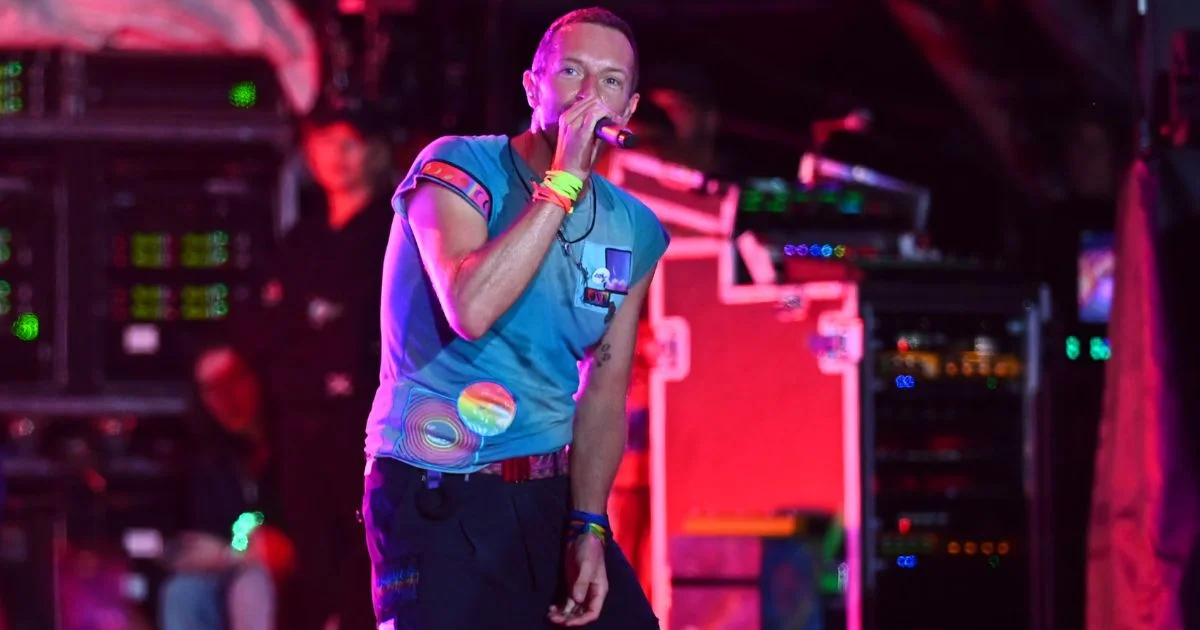 coldplay chris martin at glastonbury